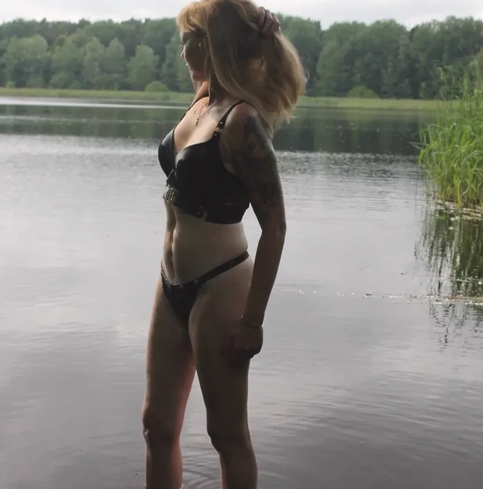 Charlotte, 39