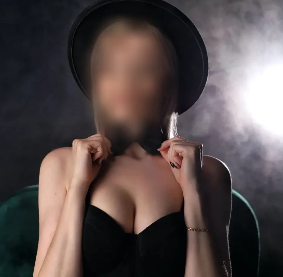 Lara, 39