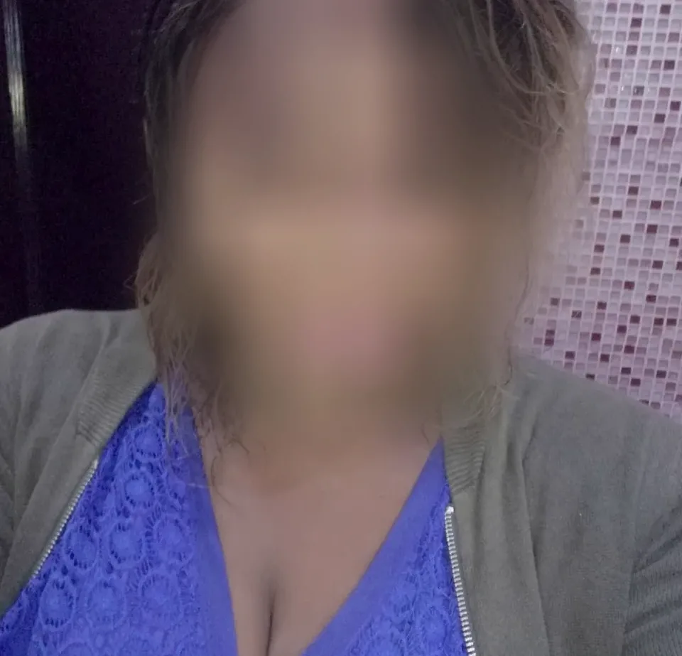 Özlem, 27