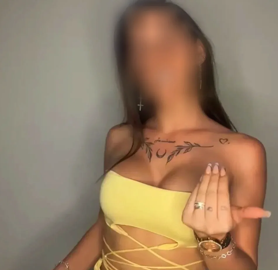 Pia, 24