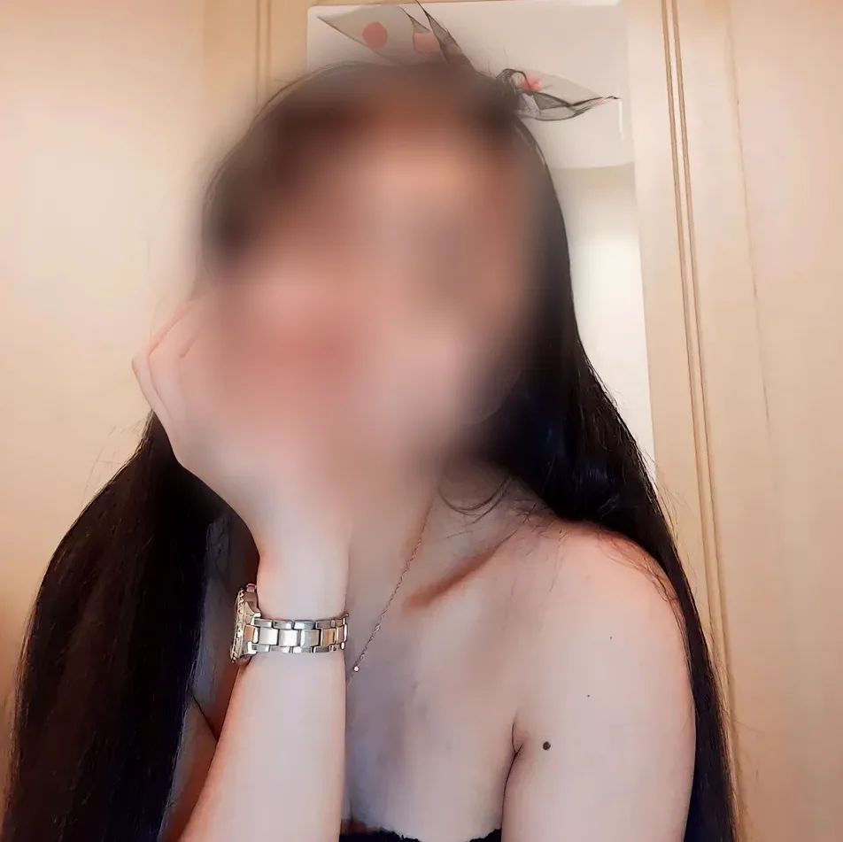 Sina, 32