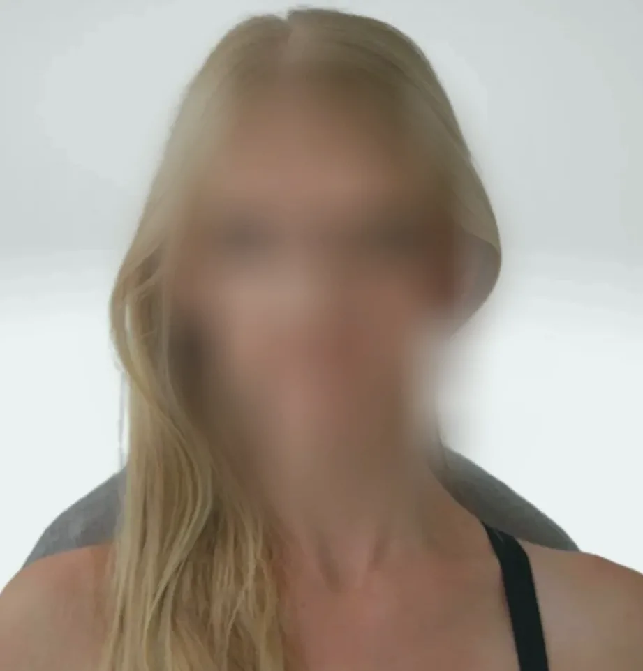 Sophie, 37
